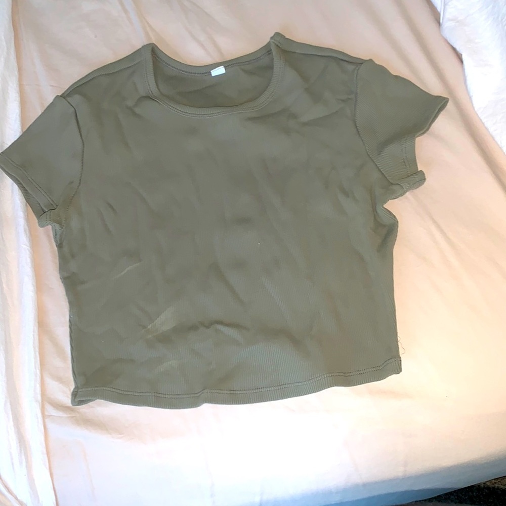 Ribbed active top .